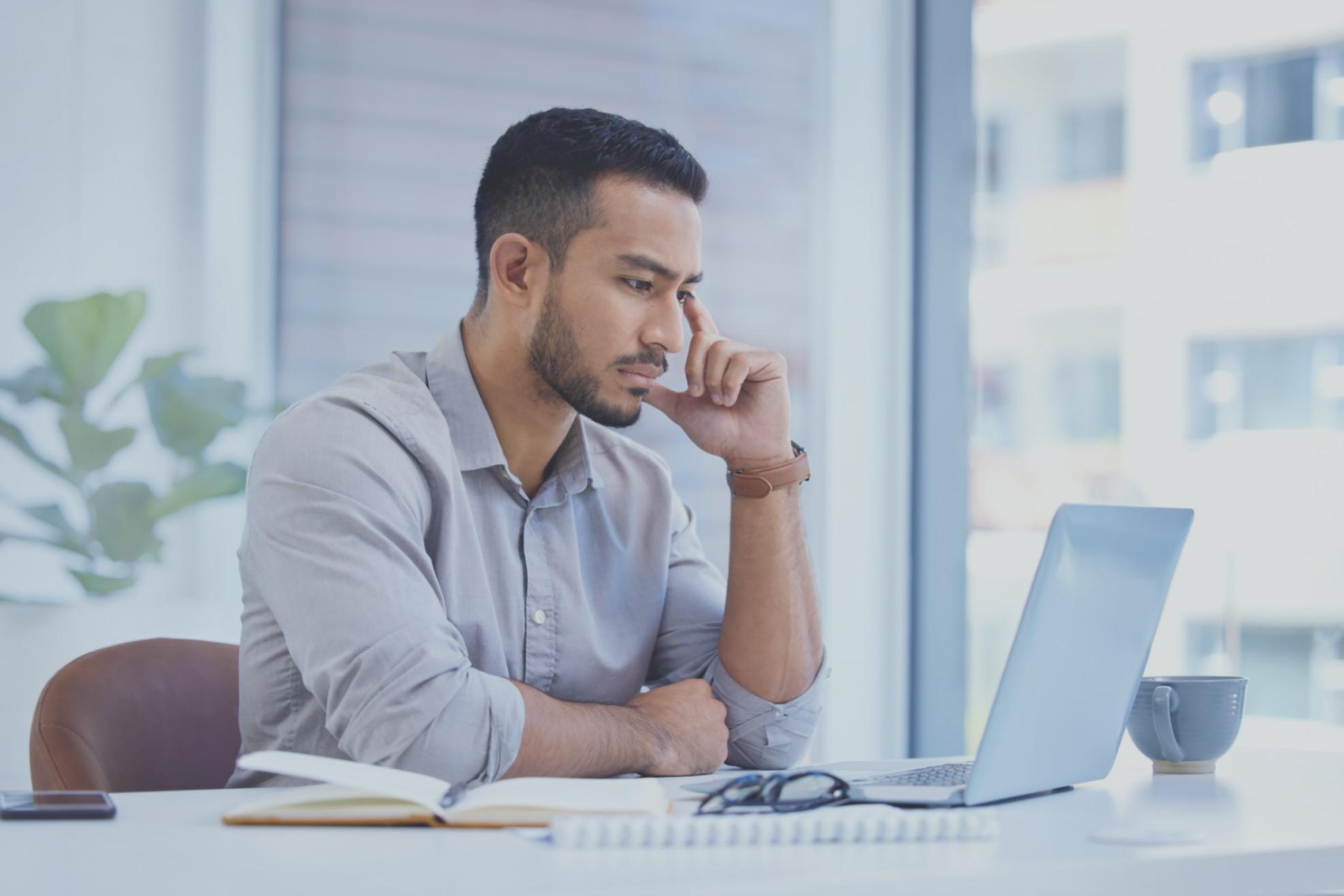 Робочий процес планування книги з нотатками та схемами